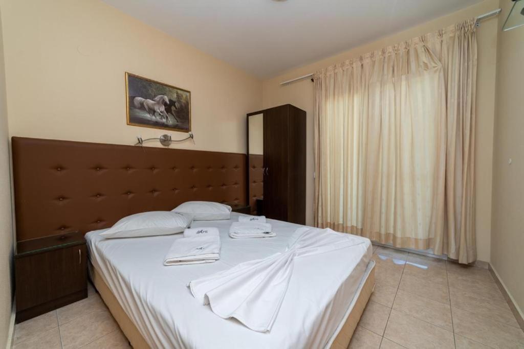 Side By Side Apartman Nea Iraklitsa Kültér fotó